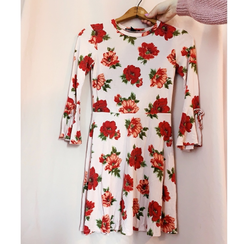 retro floral dress w/ bell sleeves